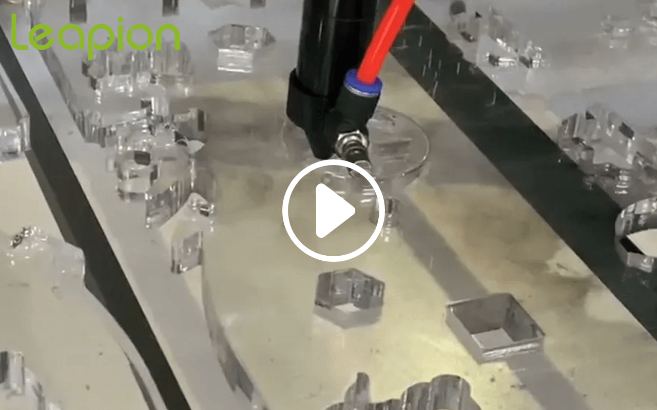 L'effet et la précision de la coupe acrylique de coupe au laser CO2