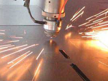 La précision de la machine de découpe au laser est liée à l'équipement lui-même et à des facteurs externes