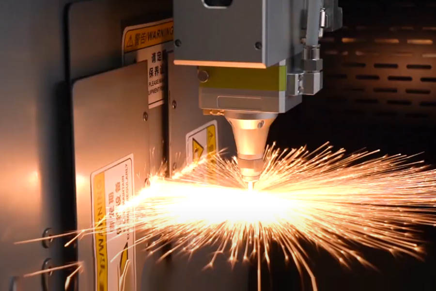 machine de d&eacute;coupe de tuyaux au laser