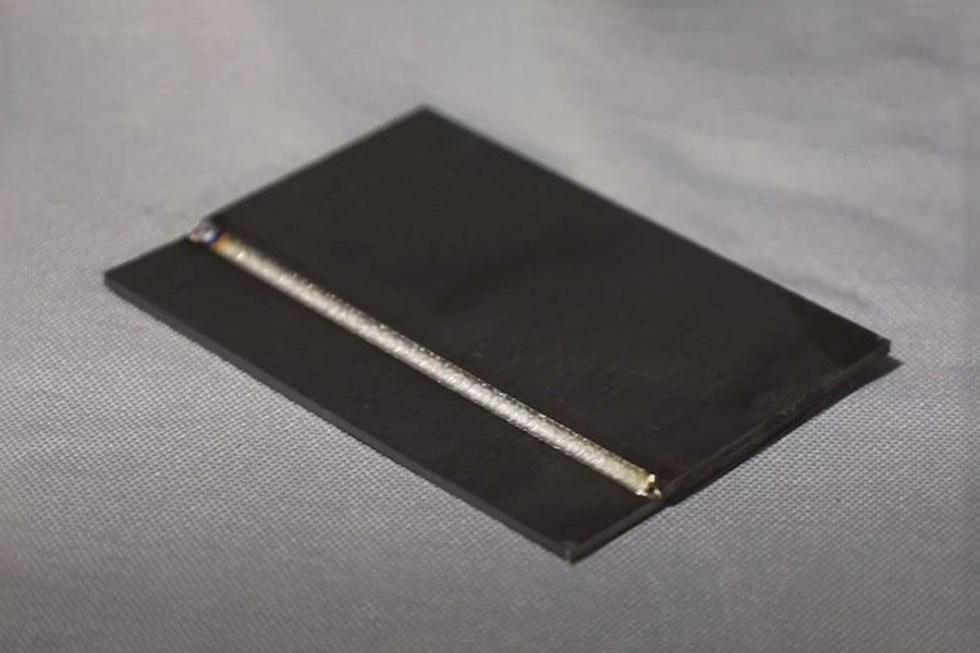 &eacute;chantillon de soudage au laser