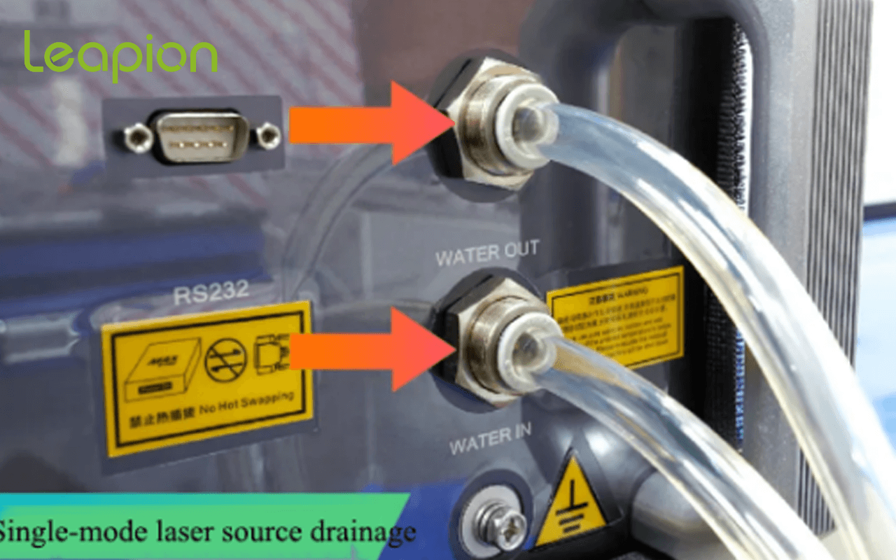 tuyau d'arriv&eacute;e d'eau du refroidisseur