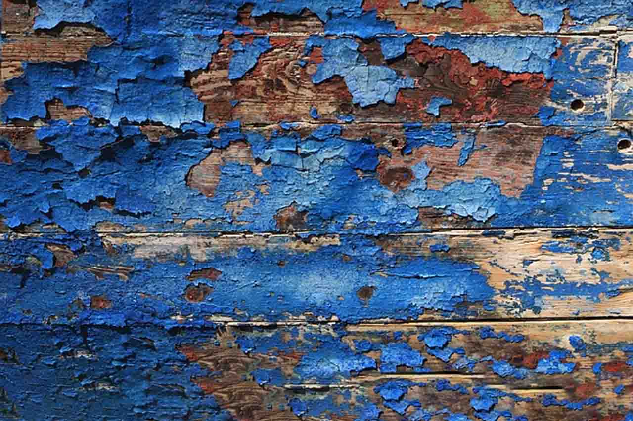 Peinture us&eacute;e sur bois