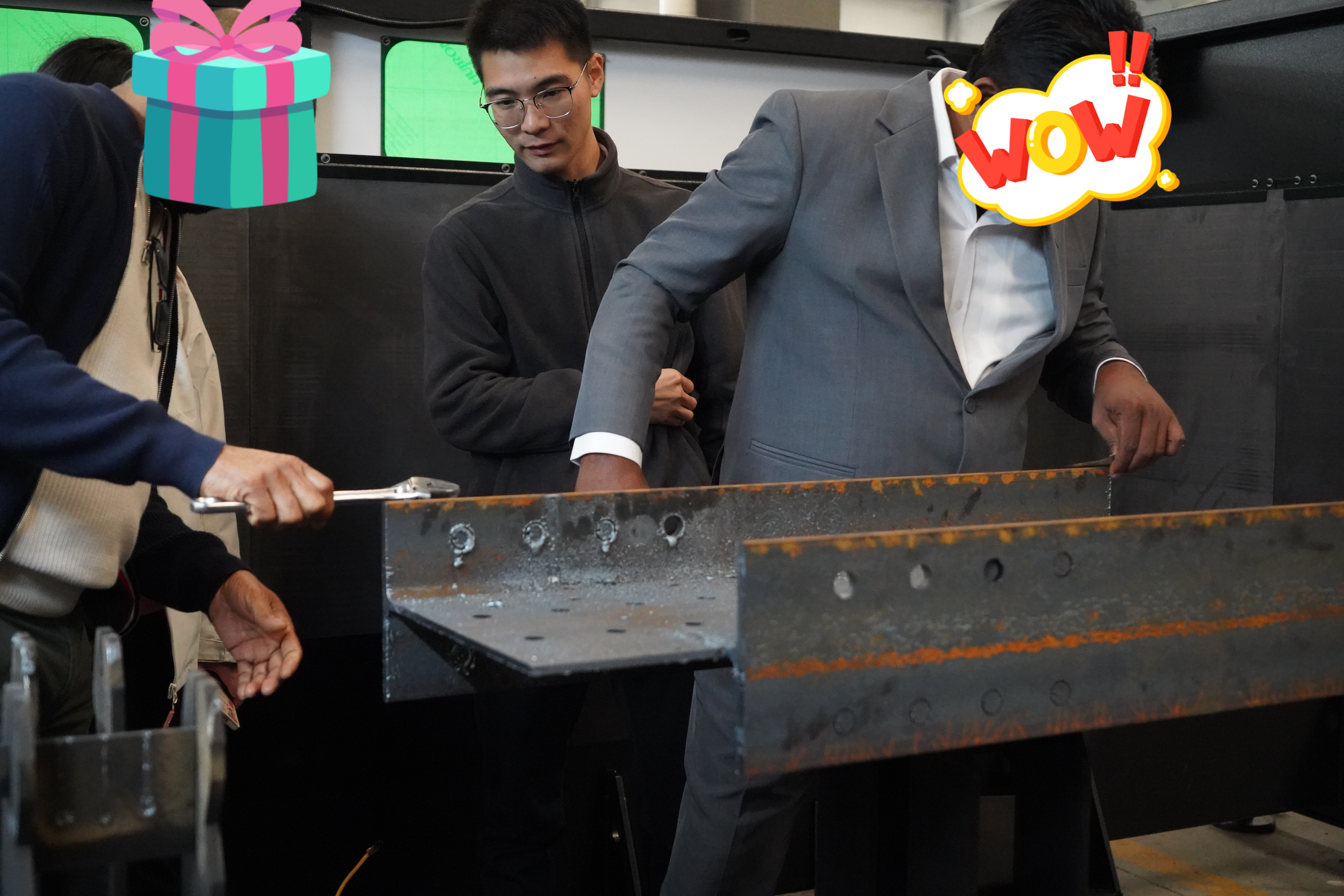 Nos partenaires internationaux ont parcouru des milliers de kilomètres pour visiter notre usine et assister à la magie de la technologie de découpe laser !