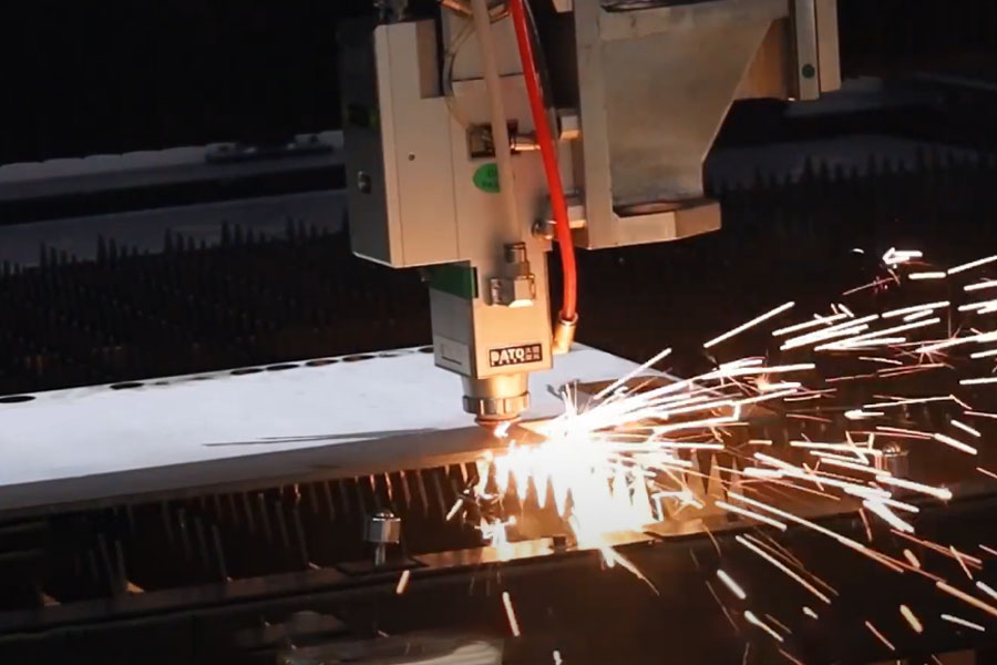 d&eacute;coupe de m&eacute;tal au laser ou au plasma