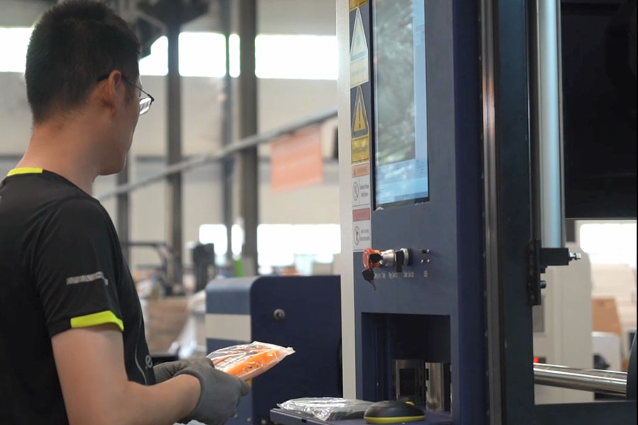 Utilisation d'une machine de d&eacute;coupe laser