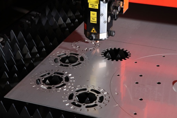 Épaisseur de l'acier au carbone coupé par machine de découpe laser en métal 500W