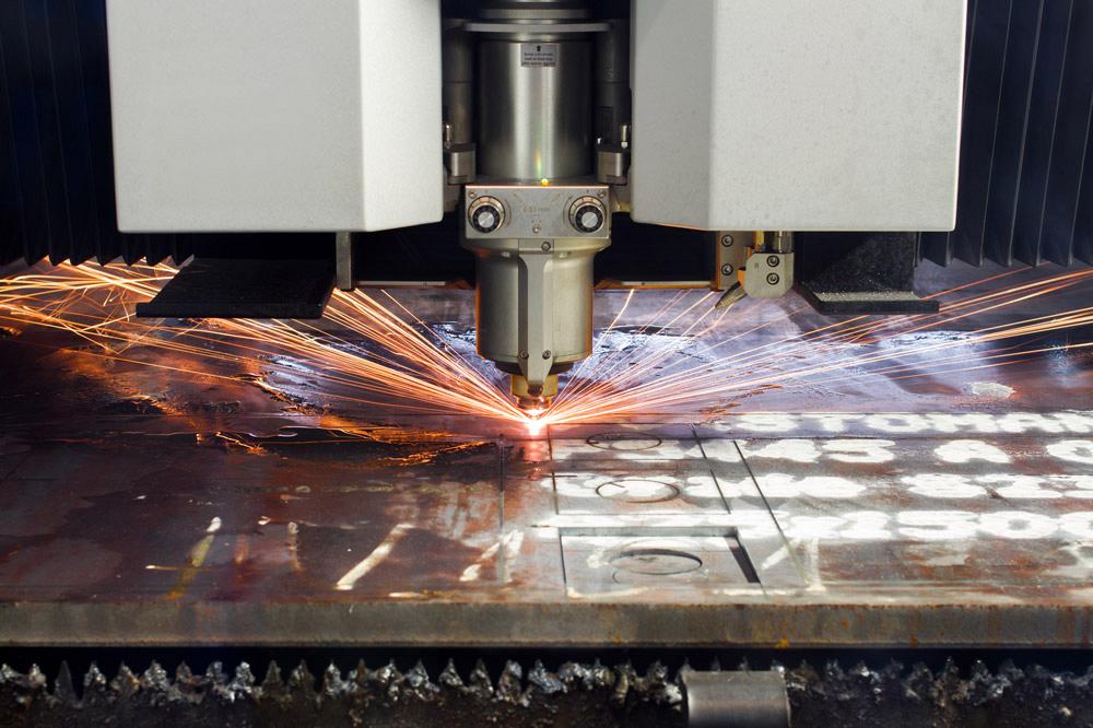 La différence entre les machines de découpe de métal co2 traditionnelles et la machine de découpe laser à fibre