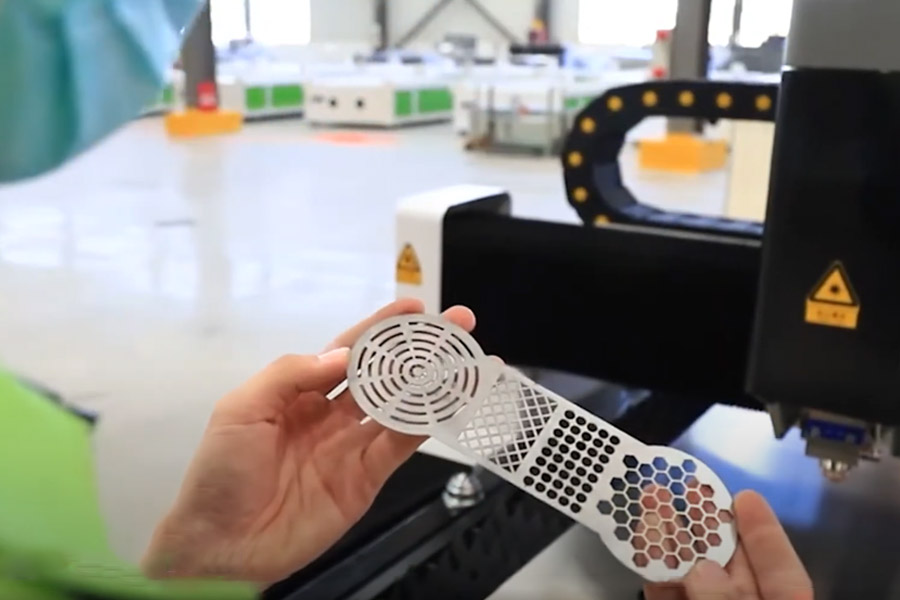 d&eacute;coupe de m&eacute;taux au laser