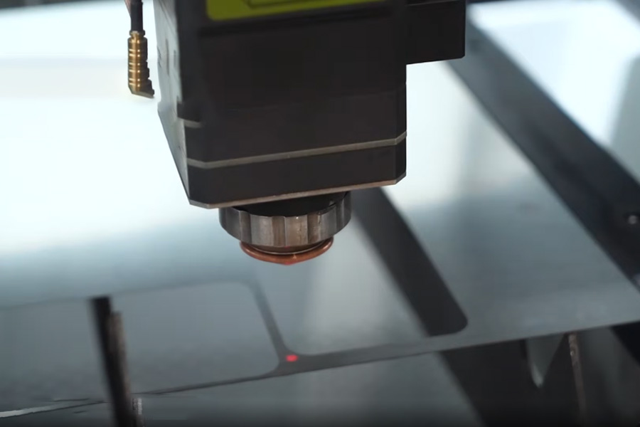 d&eacute;coupeur laser CNC pour le m&eacute;tal